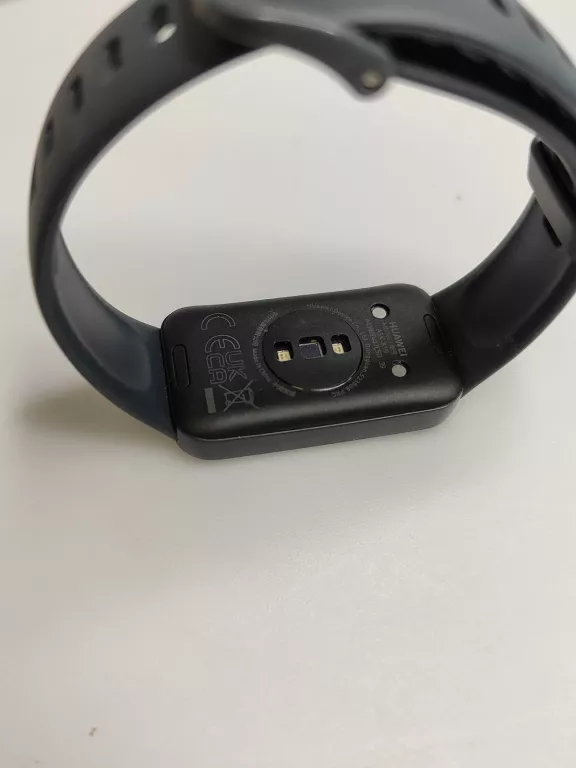 SMARTWATCH HUAWEI BAND 8  KOMPLET