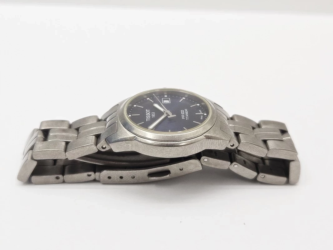 zegarek-tissot-pr-100-quartz-lady-titanium-funkcje-datownik