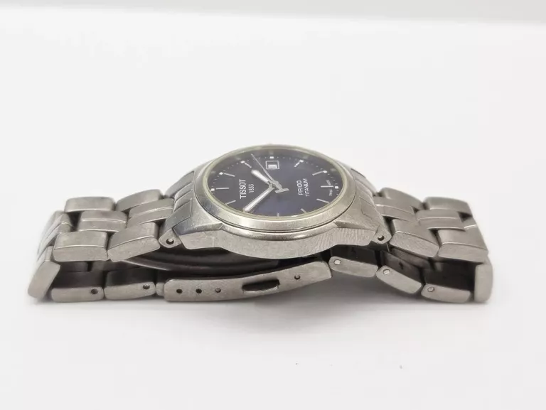 zegarek-tissot-pr-100-quartz-lady-titanium-funkcje-datownik