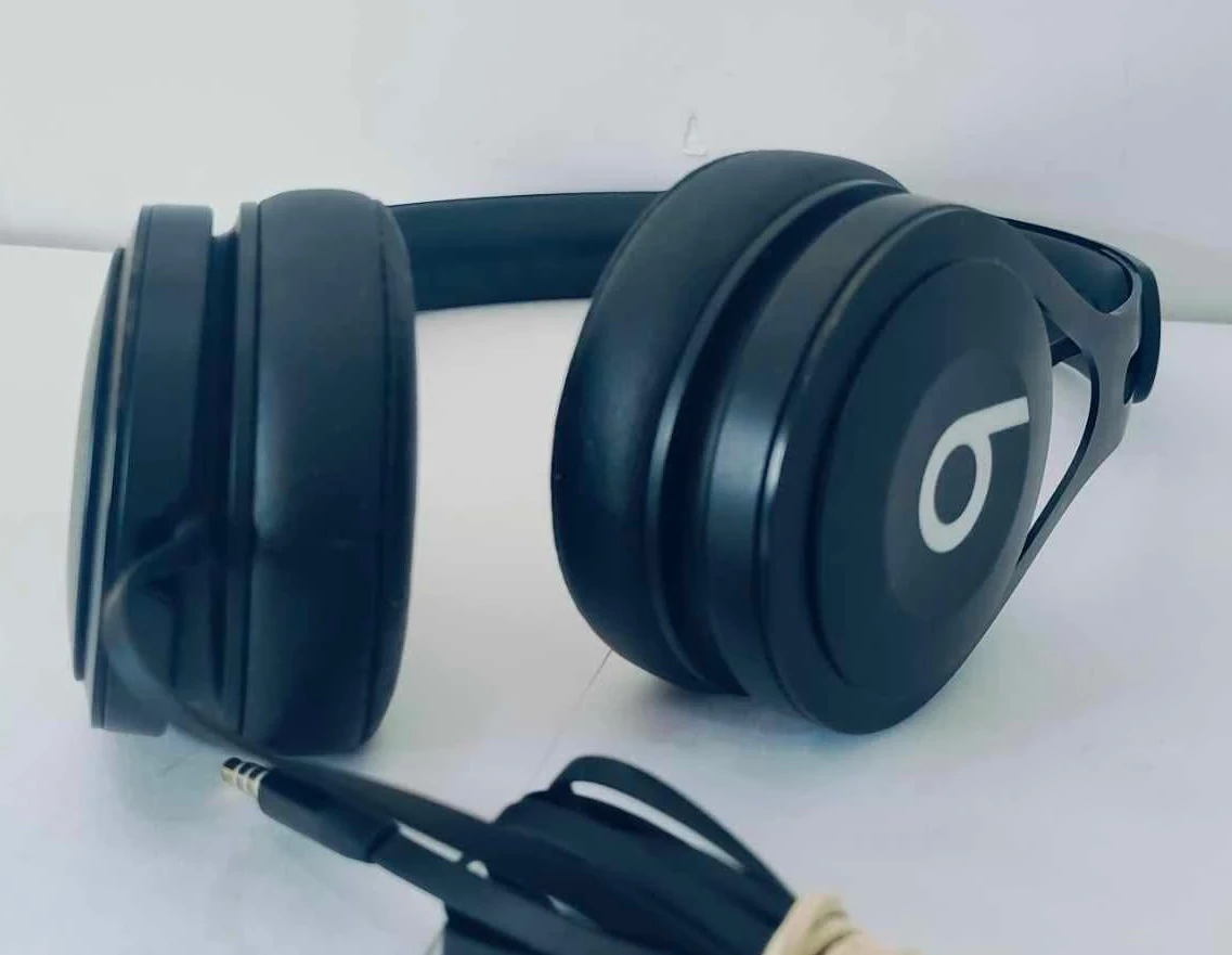 sluchawki-przewodowe-nauszne-beats-stan-11323-2