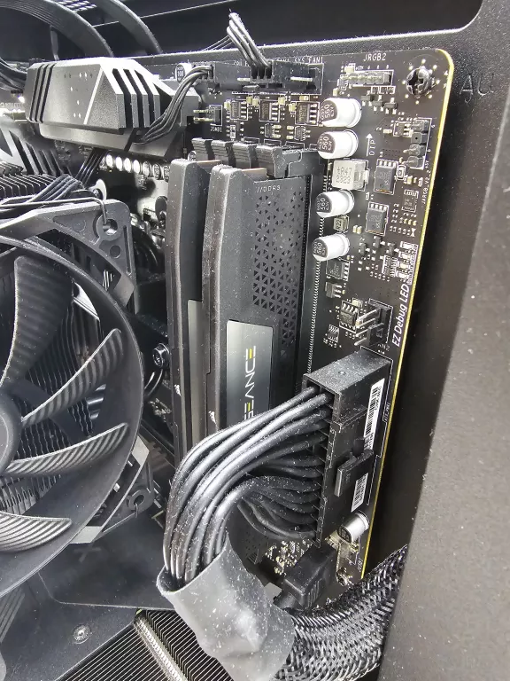 ZESTAW GAMINGOWY AMD RYZEN5/SSD1TB/32GB/RTX4070TI 12GB GW