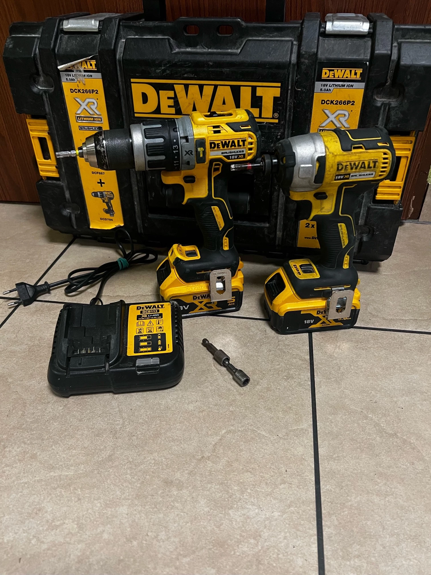 zestaw-dewalt-dck266p2-walizka-okazja-3-maja-10-myslenice-kotkiewicz-sj