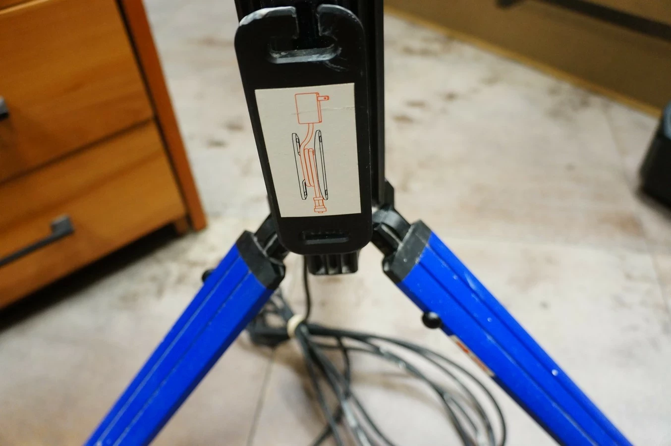 lampa-robocza-na-statywie-bestillingsnr-07384-zrodlo-swiatla-led