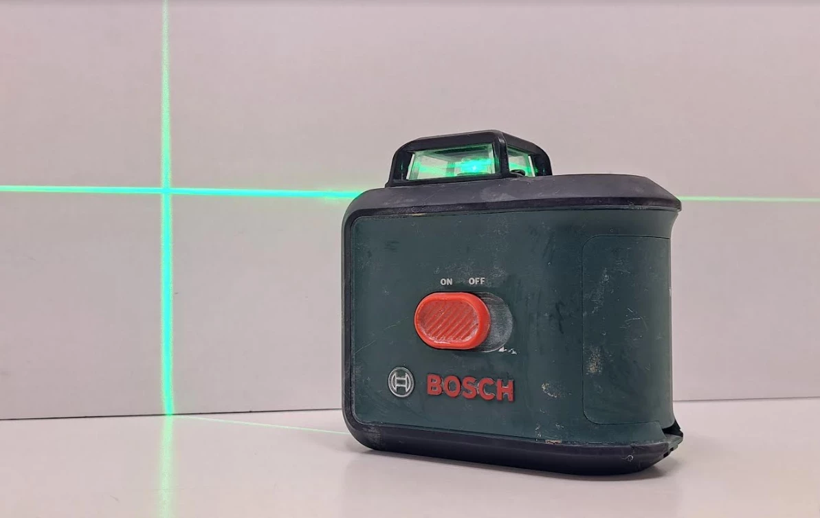 laser-krzyzowy-poziomica-laserowa-bosch-universal-level-360-futeral-stan-11323-2