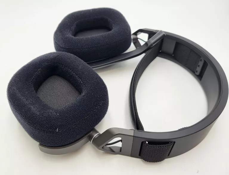 SŁUCHAWKI GAMINGOWE CORSAIR HS80 RGB CARBON WIRELESS