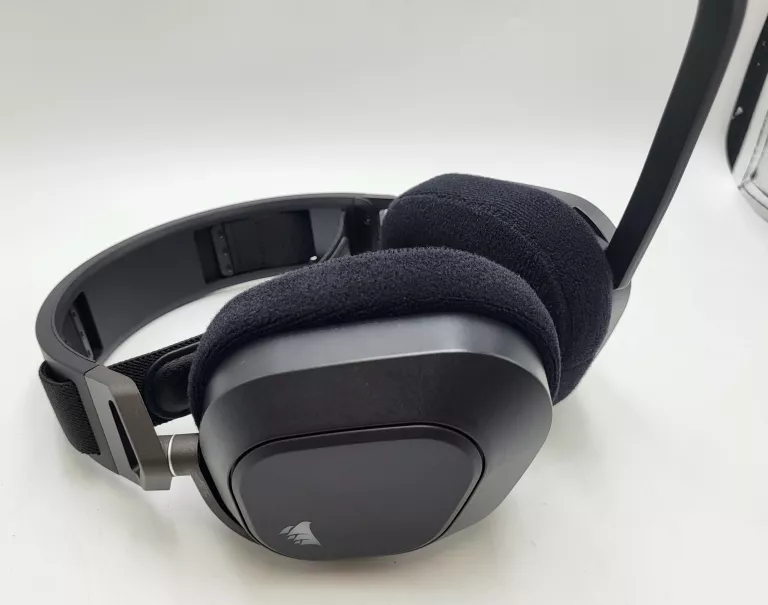 SŁUCHAWKI GAMINGOWE CORSAIR HS80 RGB CARBON WIRELESS