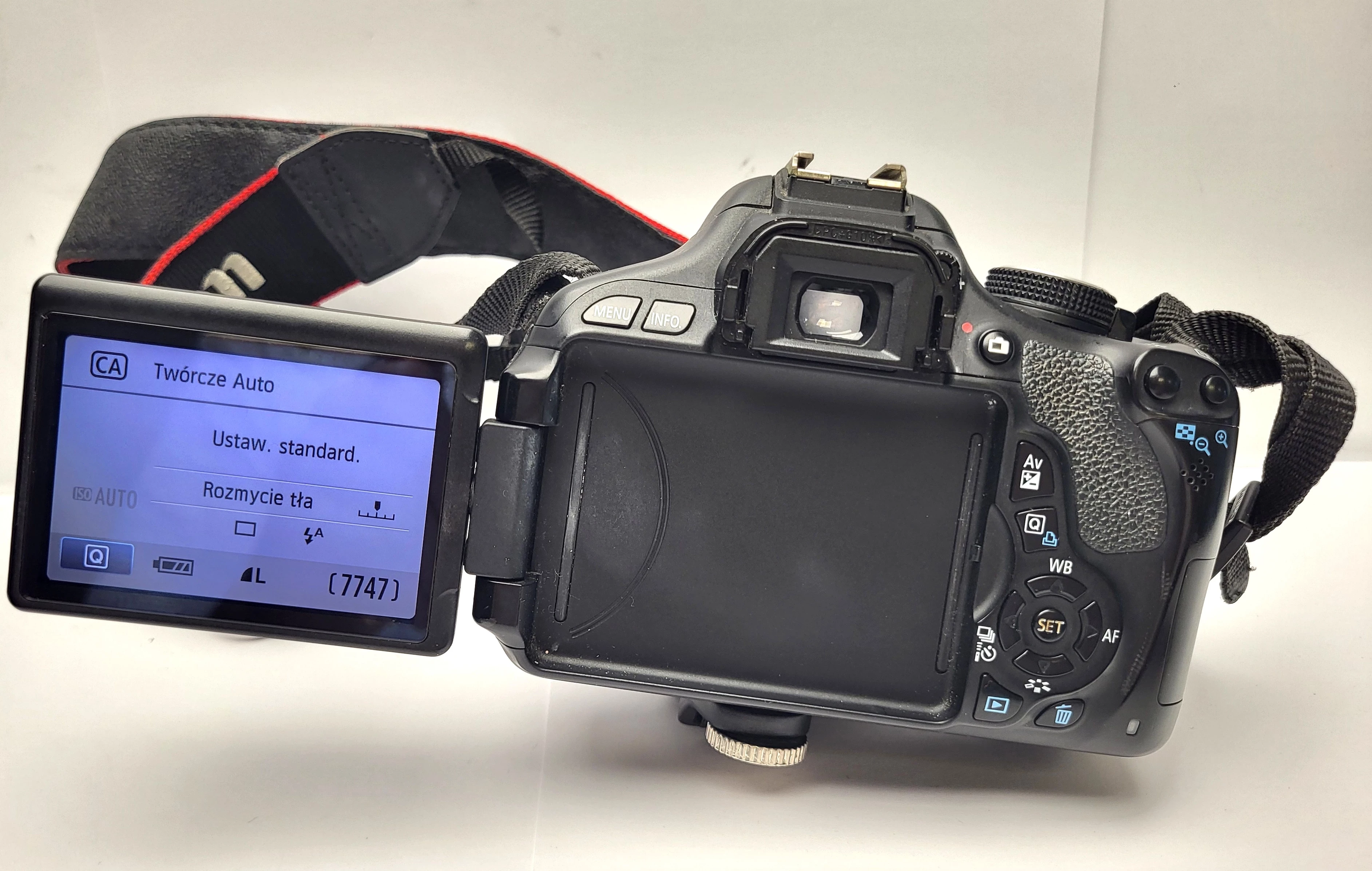 aparat-cyfrowy-canon-eos-600d-obiektyw-efs-18-55mm-akcesoria-marka-canon