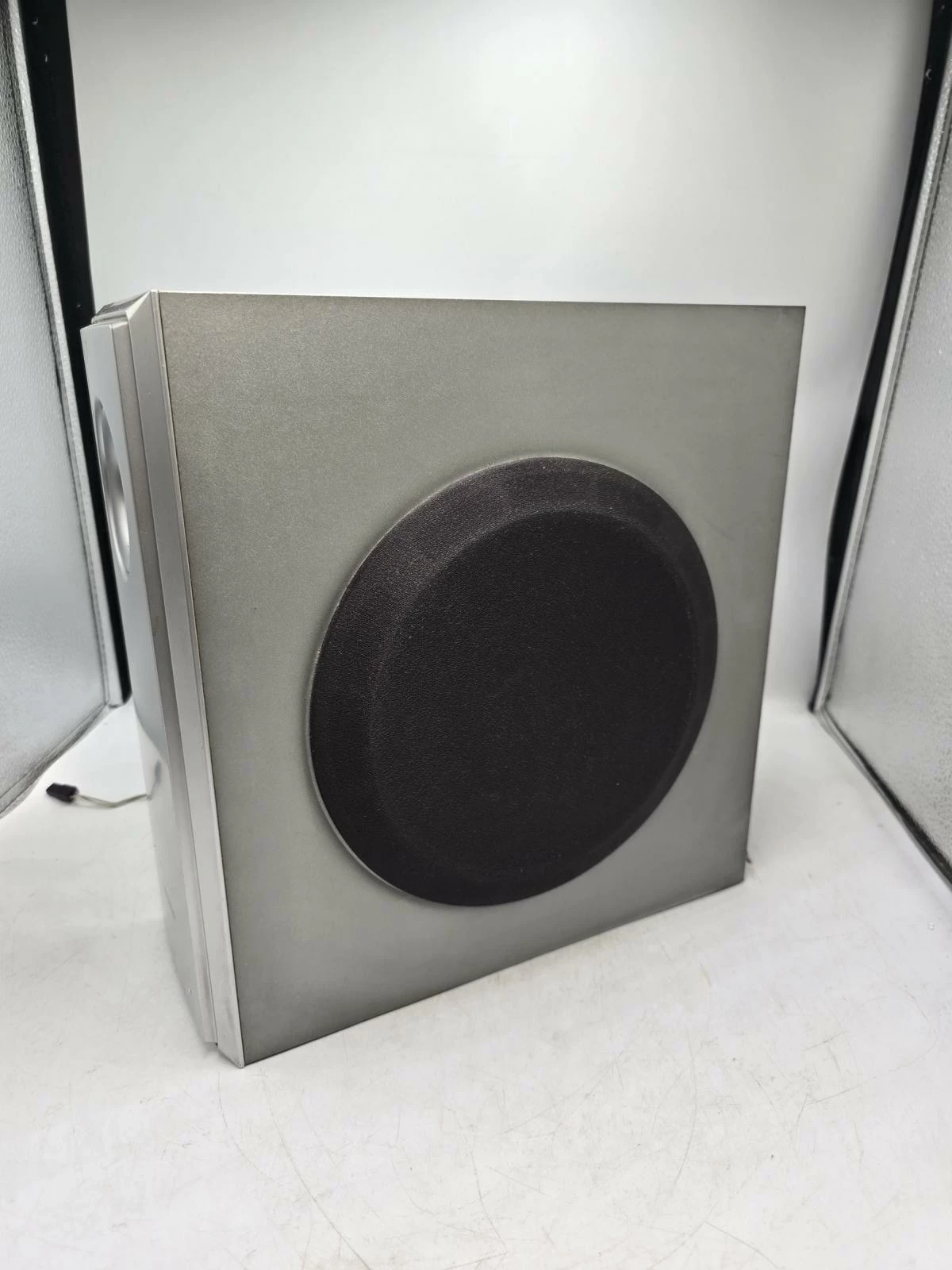 kino-domowe-samsung-ht-q9-pudelko-rodzaj-subwoofera-pasywny