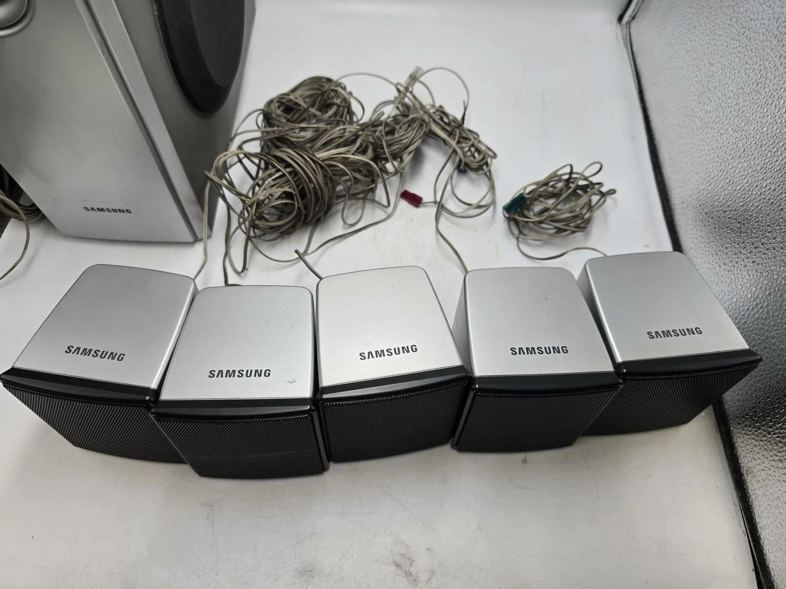 kino-domowe-samsung-ht-q9-pudelko-liczba-kolumn-w-zestawie-0