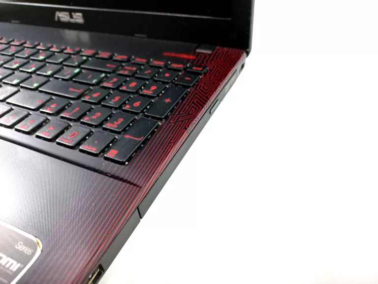 LAPTOP ASUS K550J 15,6 " INTEL CORE I7 8GB/126GB