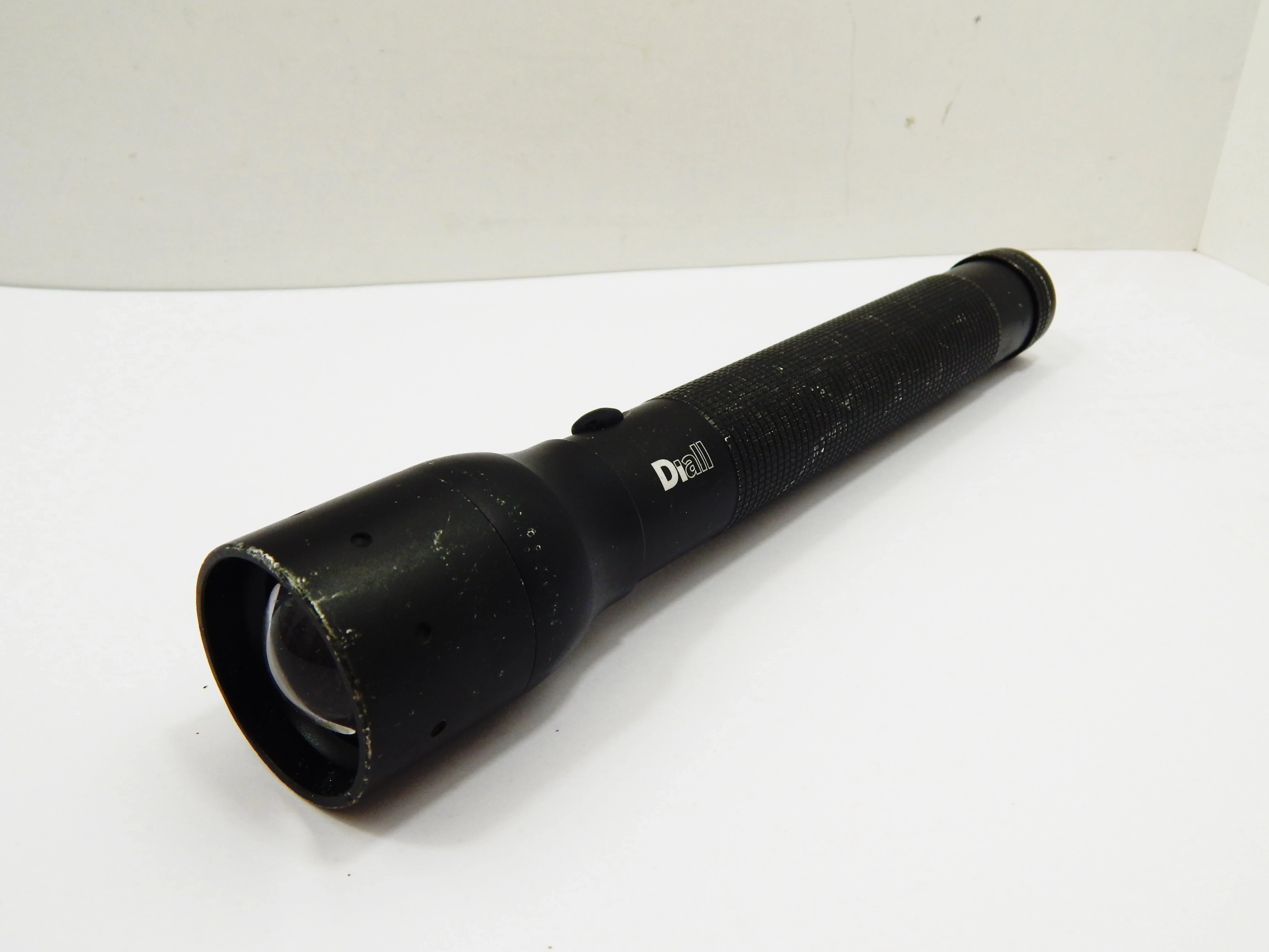 latarka-led-diall-aluminium-300-l-3xc-stan-11323-2