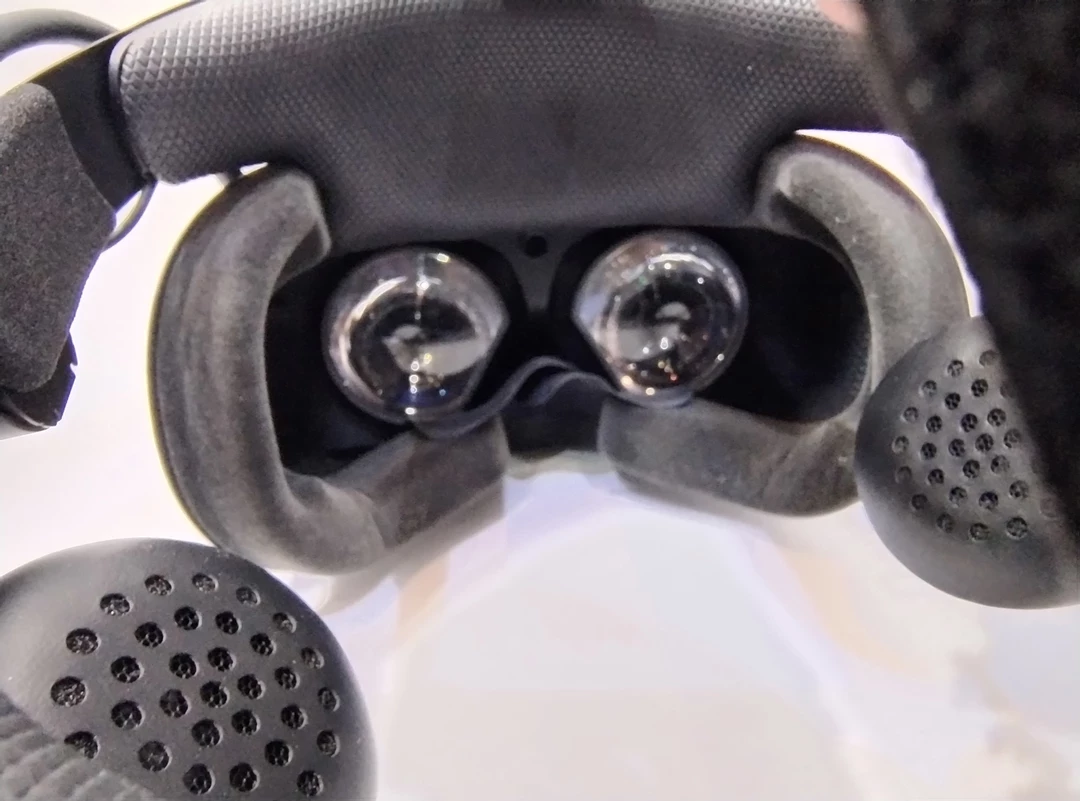 gogle-vr-vive-cosmos-okablowanie-waga-produktu-z-opakowaniem-jednostkowym-0150