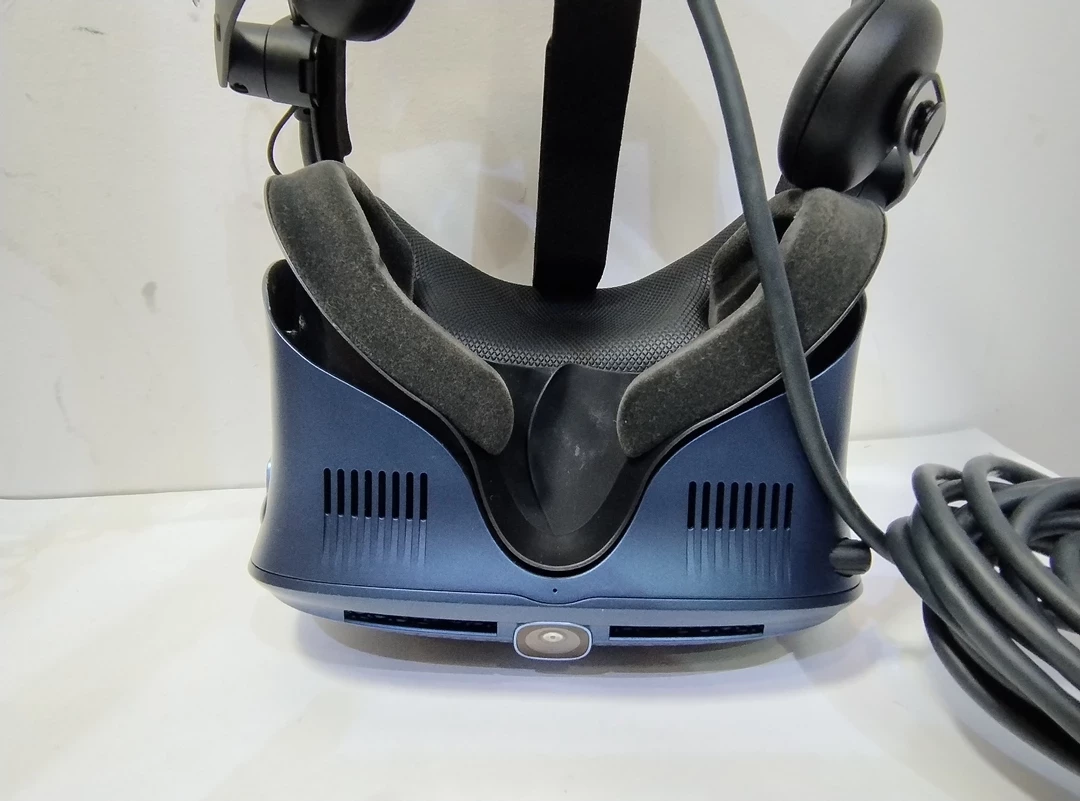 gogle-vr-vive-cosmos-okablowanie-zawiera-baterie-250685-2006717