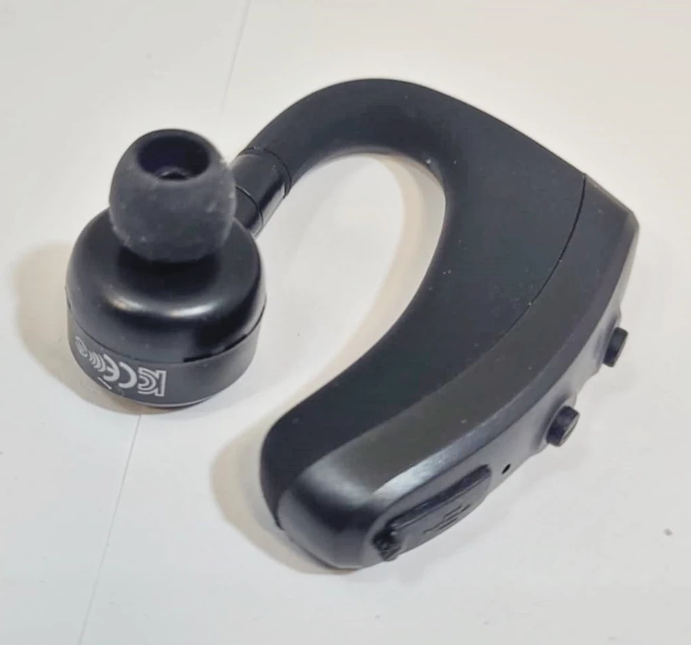 sluchawka-bezprzewodowa-do-rozmow-ucha-na-dwa-telefony-bluetooth-kod-producenta-multifunkcyjna-bee-k5-dla-kierowcow-kuriera