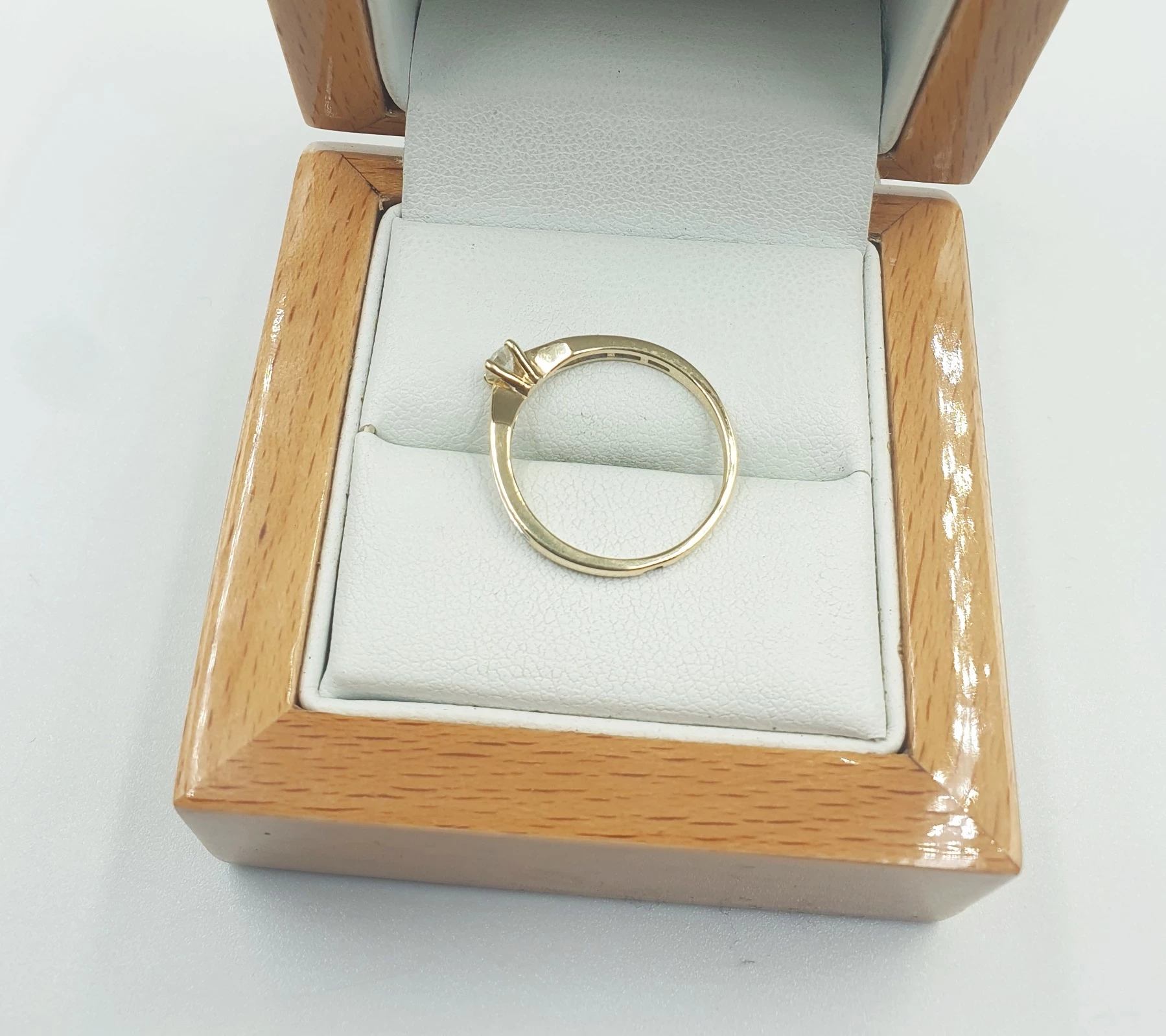 zloty-pierscionek-z-diamentami-141gr-p585-kamien-17088-8388608