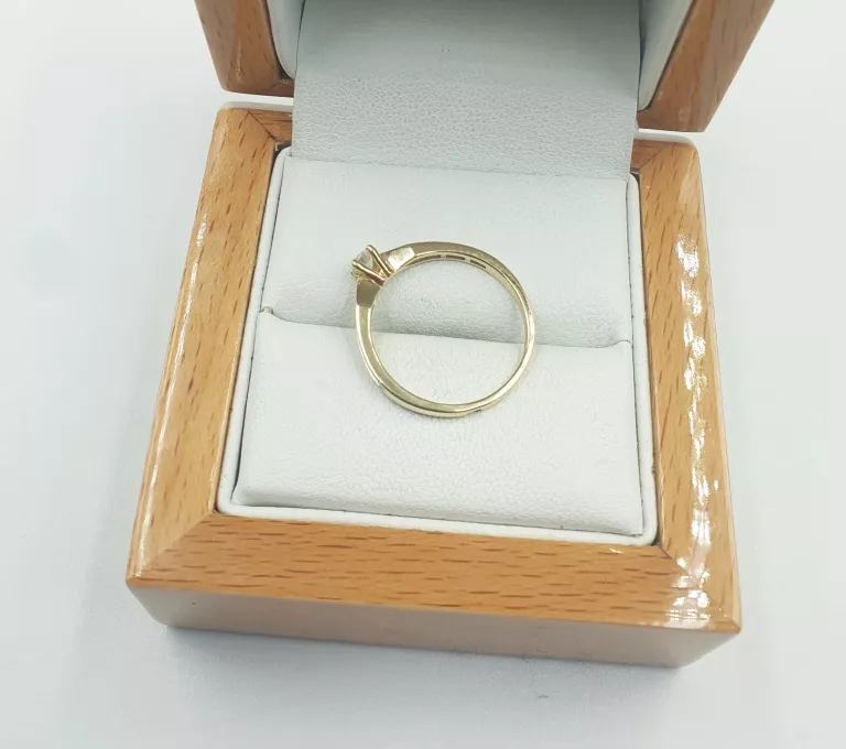 ZŁOTY PIERŚCIONEK Z DIAMENTAMI 1,41GR, P.585