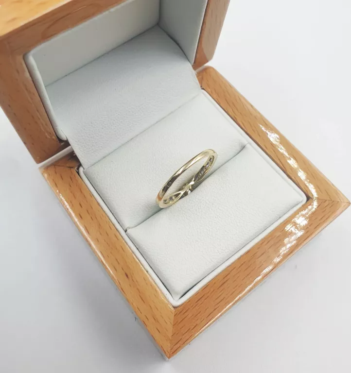 ZŁOTY PIERŚCIONEK Z DIAMENTAMI 1,41GR, P.585