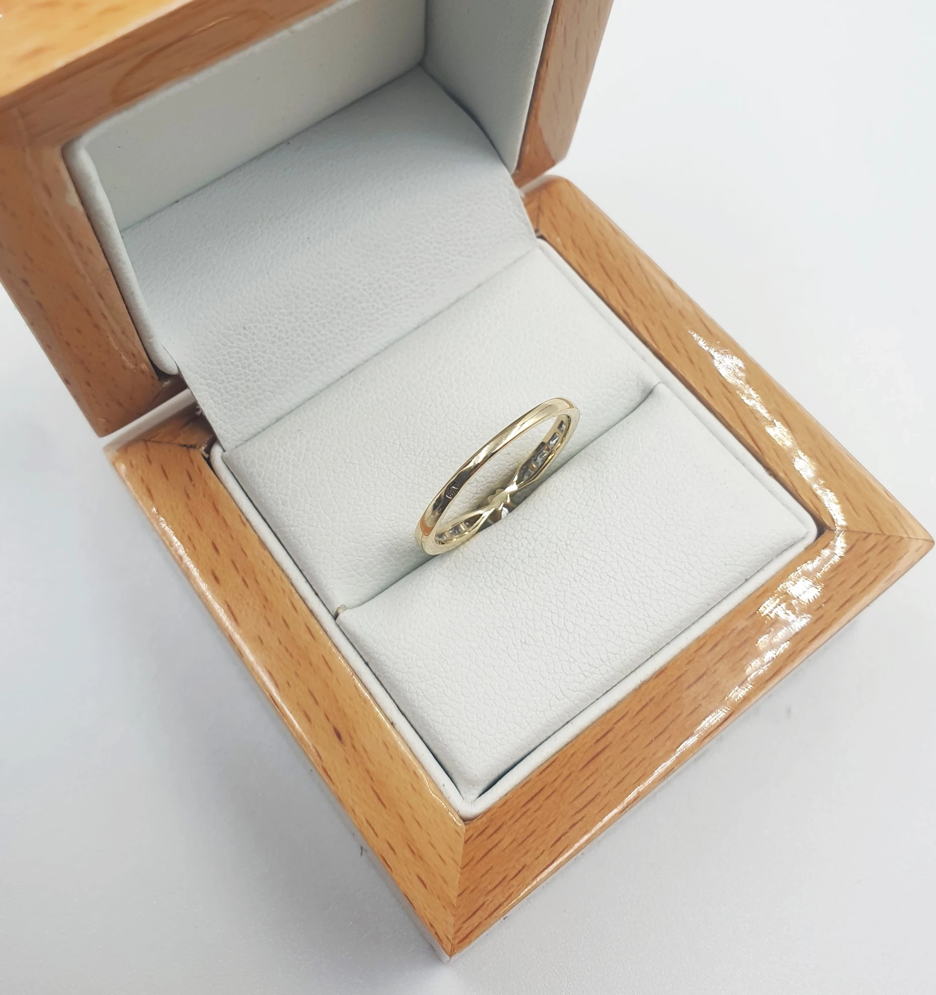 zloty-pierscionek-z-diamentami-141gr-p585-waga-141