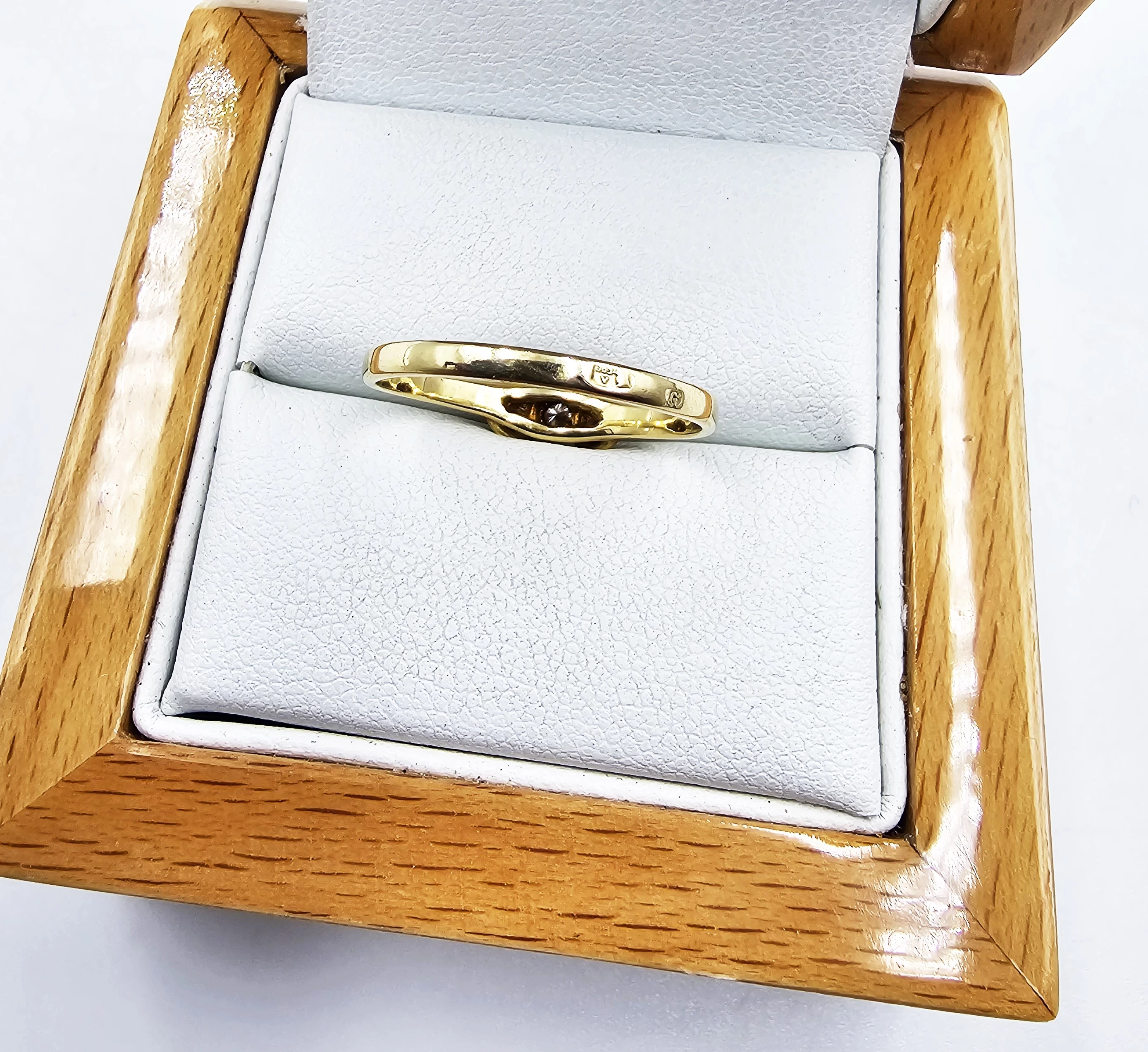 zloty-pierscionek-z-brylantem-197gr-p585-certyfikat-kolor-dominujacy-205826-225106