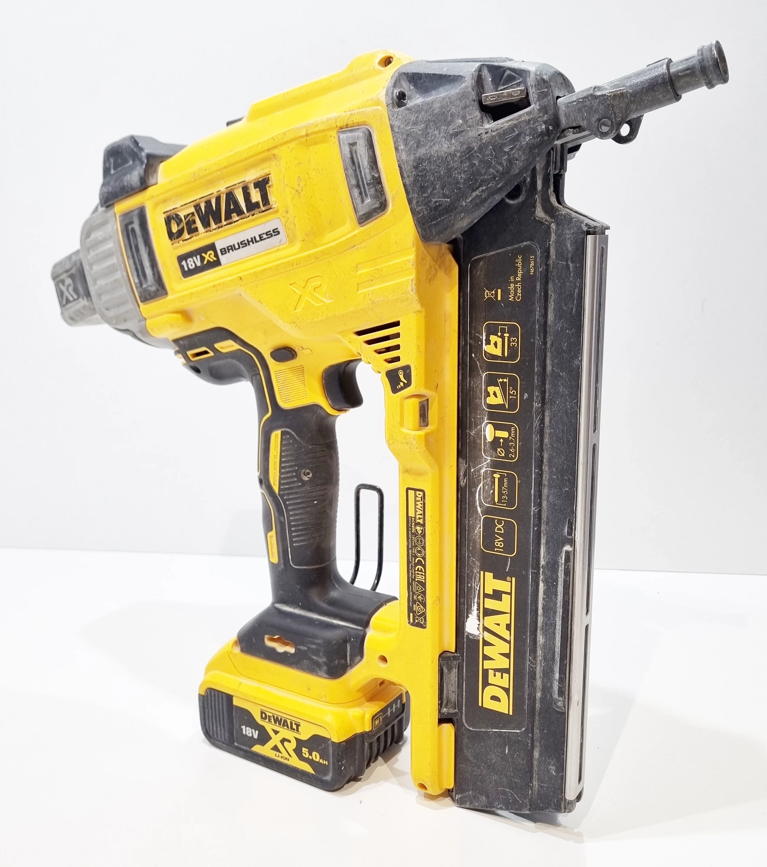 gwozdziarka-osadzak-do-betonu-dewalt-dcn890-seria-xr