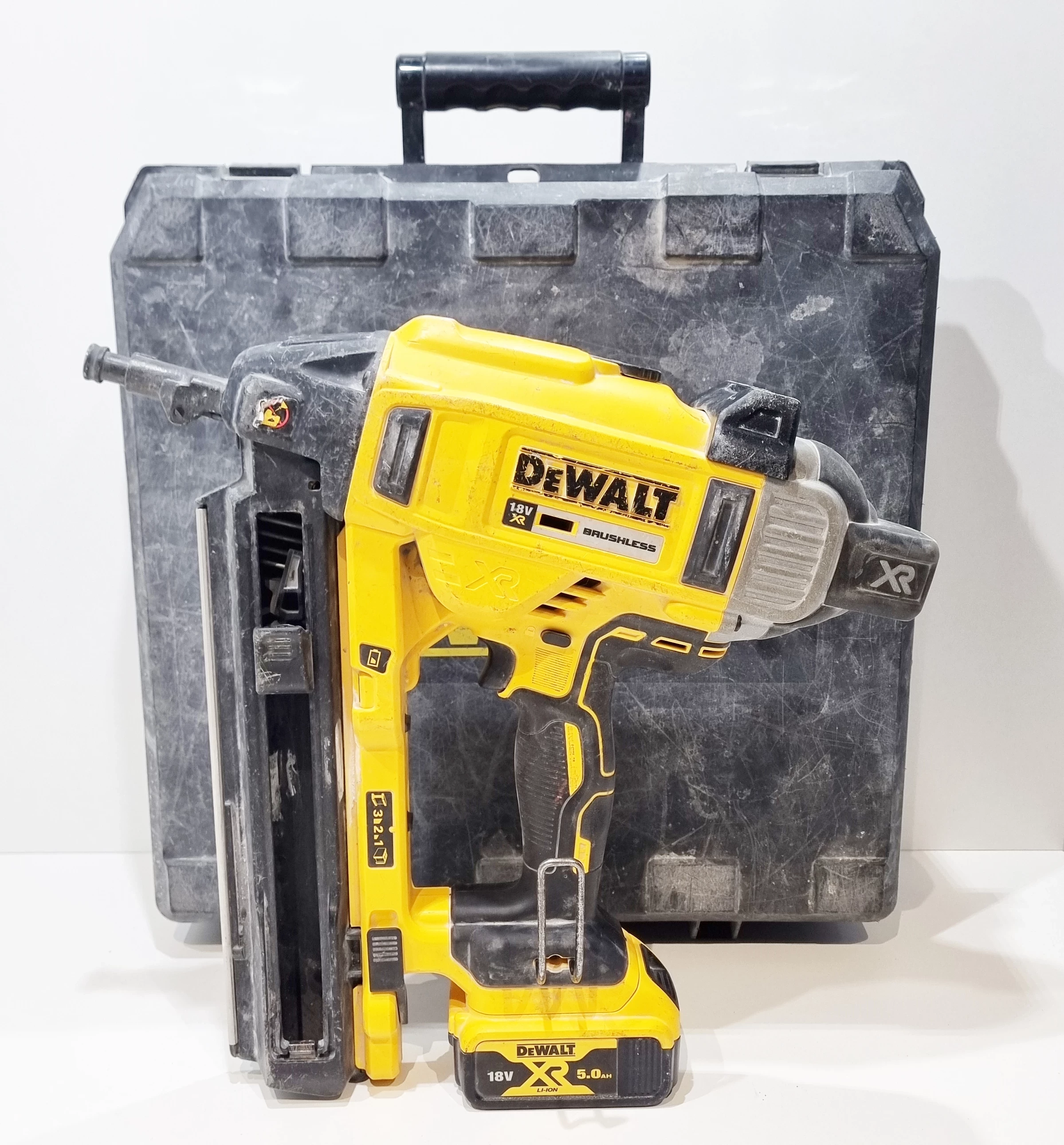 gwozdziarka-osadzak-do-betonu-dewalt-dcn890-mlodziencza-1-warszawa