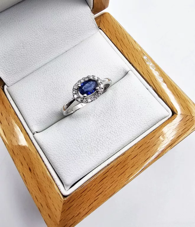pierscionek-z-bialego-zlota-z-brylantami-i-szafirem-217gr-p585-material-15835-1