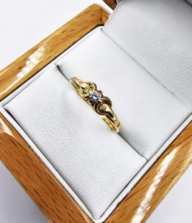 ZŁOTY PIERŚCIONEK Z BRYLANTEM 1,97GR, P.585 + CERTYFIKAT