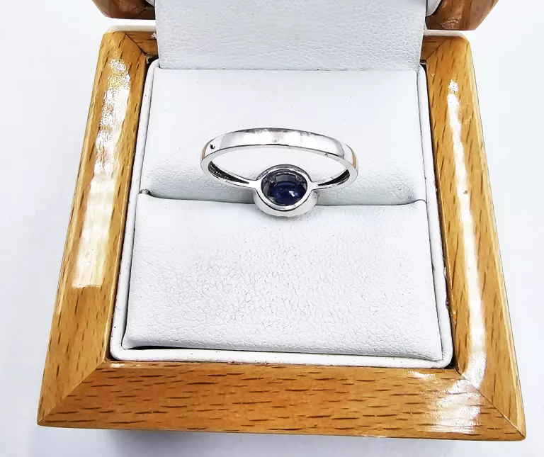 pierscionek-z-bialego-zlota-z-brylantami-i-szafirem-217gr-p585-kolor-dominujacy-205826-225106