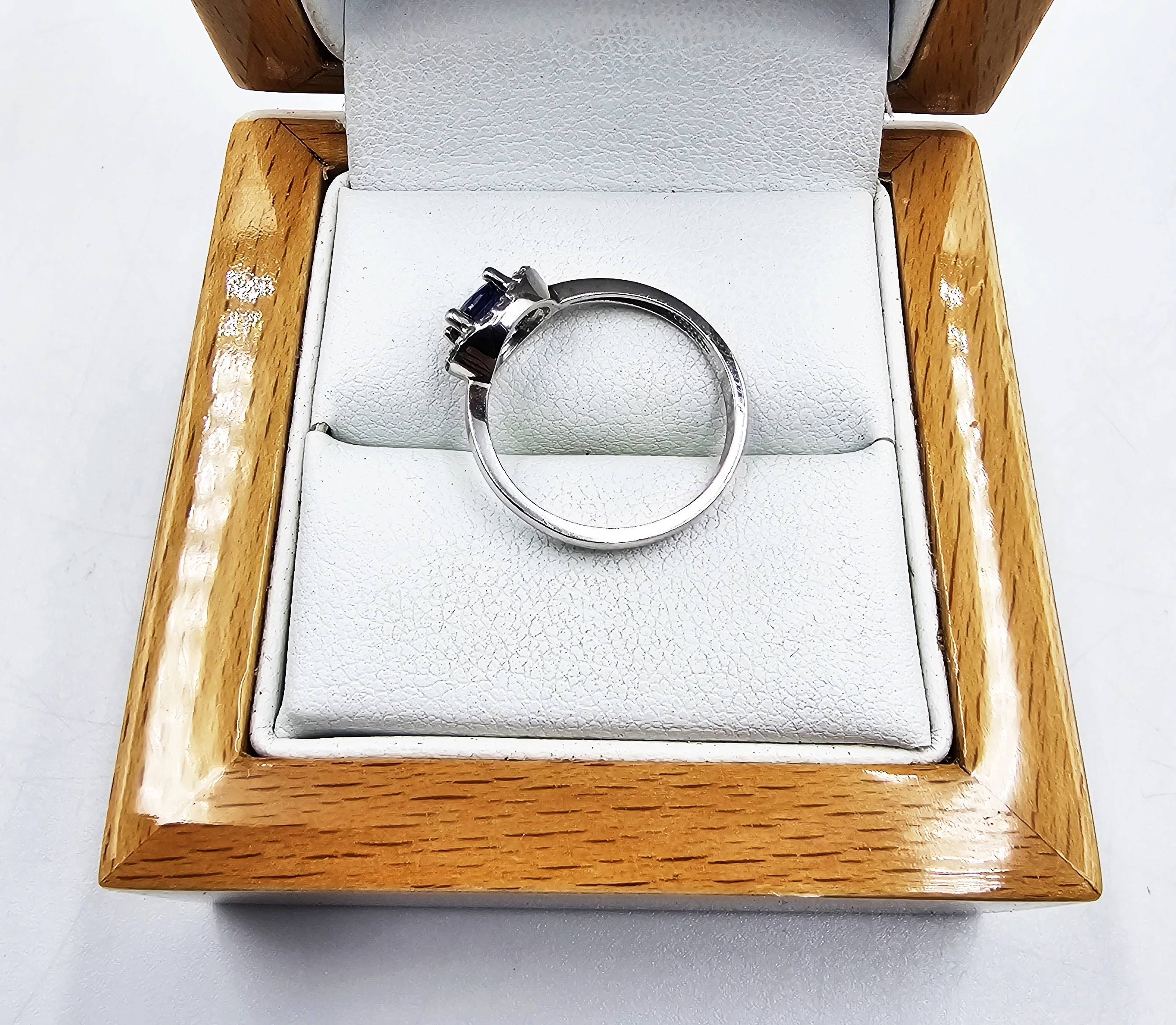 pierscionek-z-bialego-zlota-z-brylantami-i-szafirem-217gr-p585-rozmiarsrednica-wew-mm-372-12