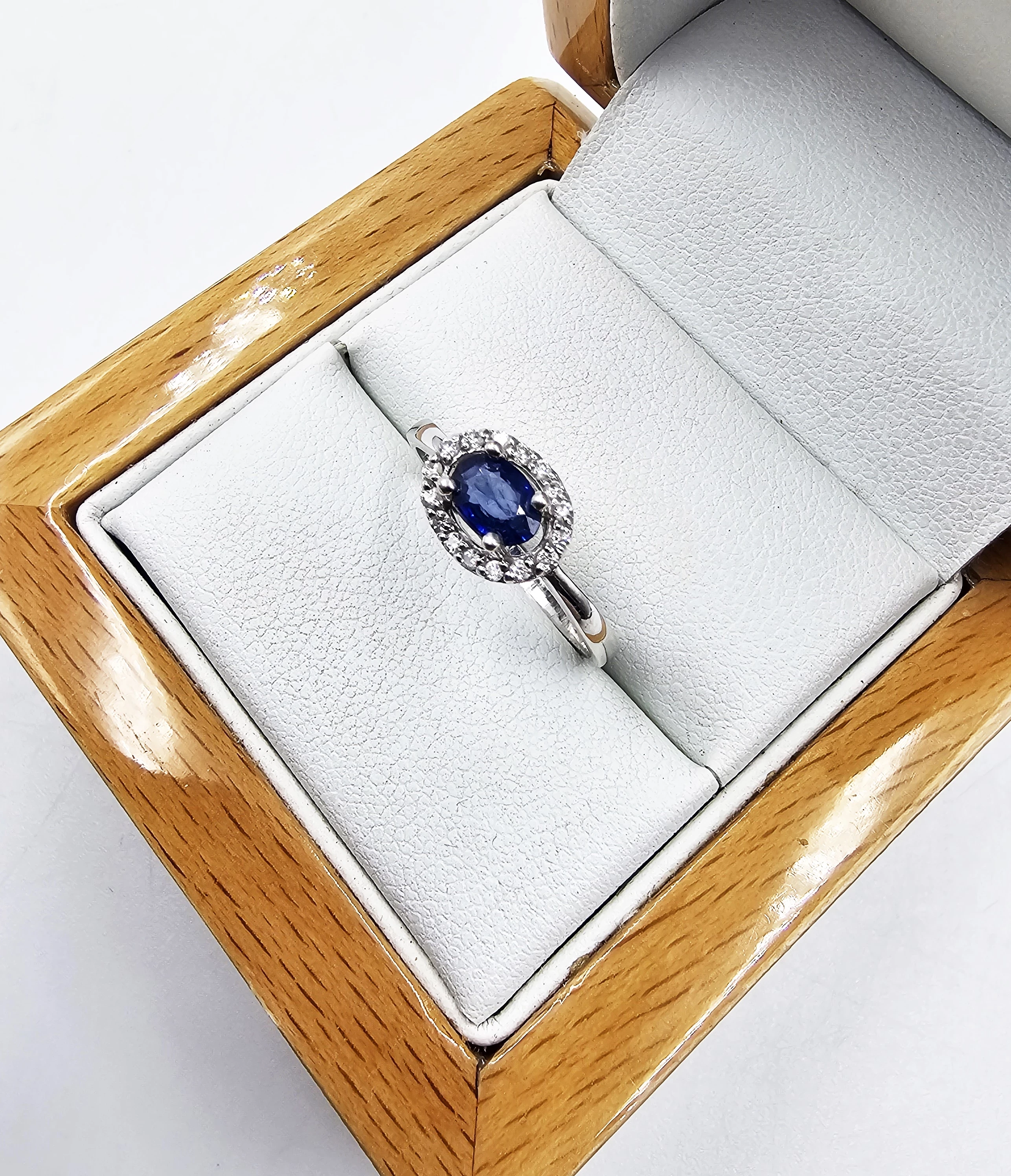 pierscionek-z-bialego-zlota-z-brylantami-i-szafirem-217gr-p585-rodzaj-2205-2