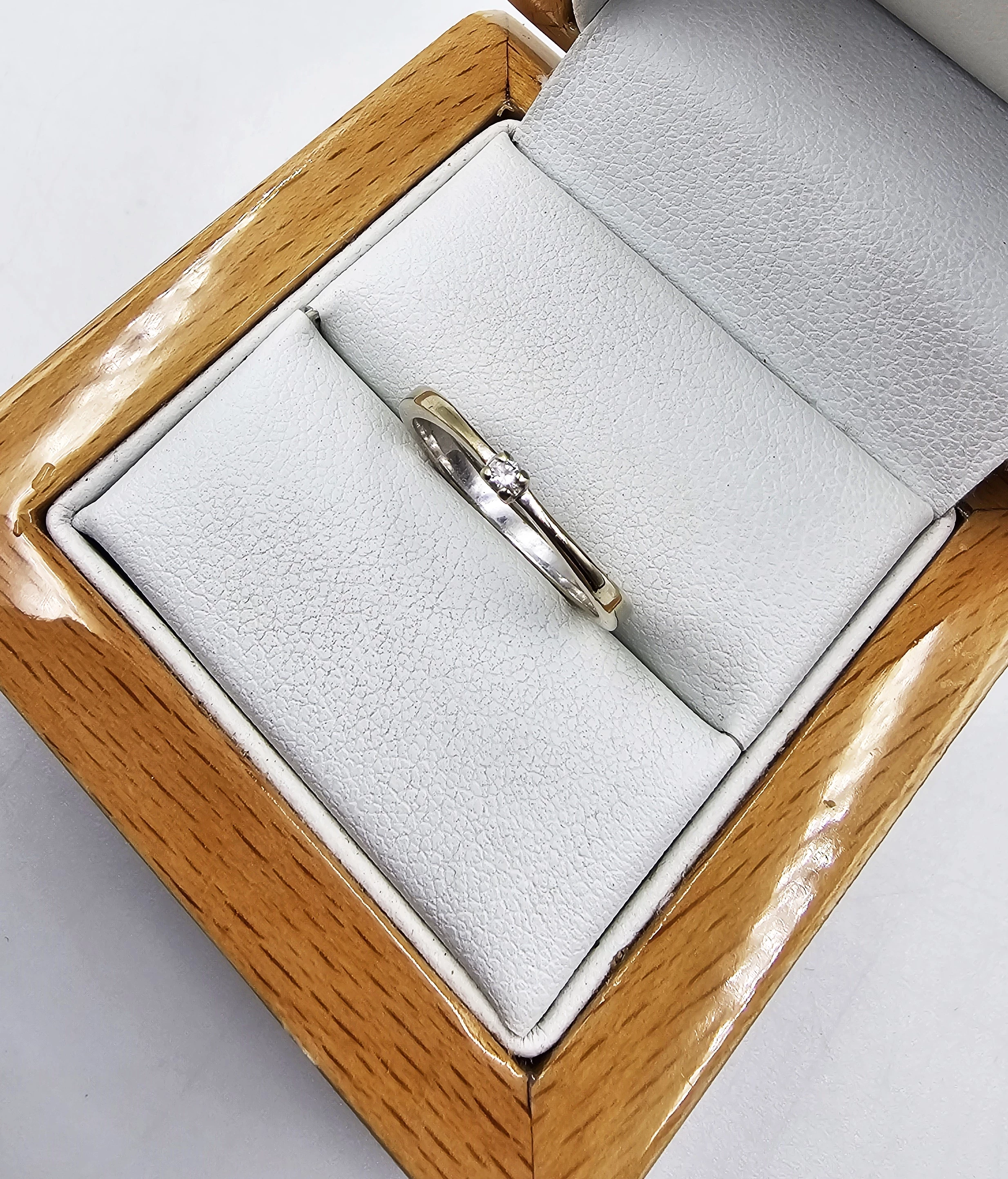 zloty-pierscionek-z-diamentem-165gr-p585-certyfikat-stan-11323-2