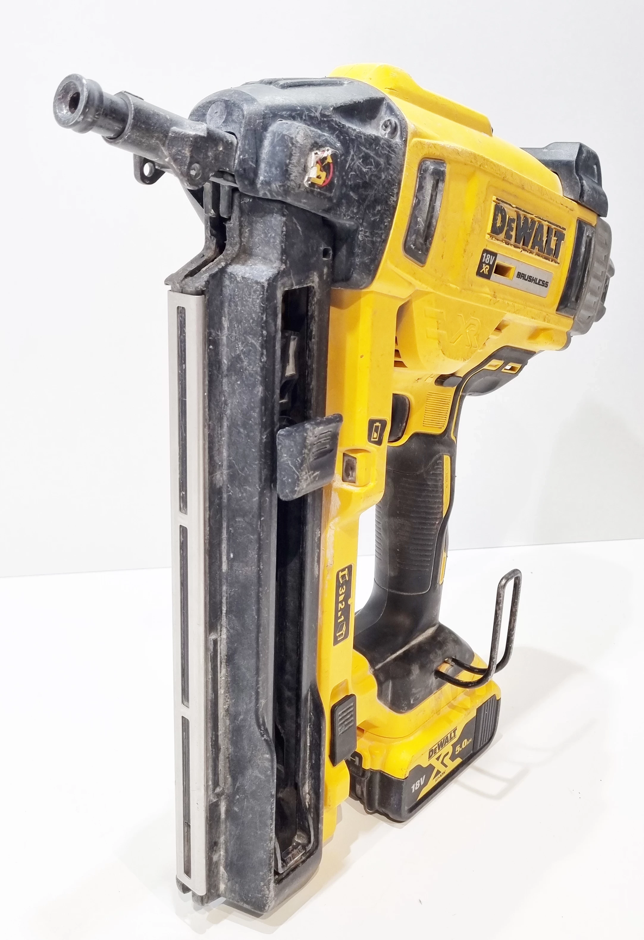 gwozdziarka-osadzak-do-betonu-dewalt-dcn890-maksymalna-dlugosc-gwozdzizszywek-57