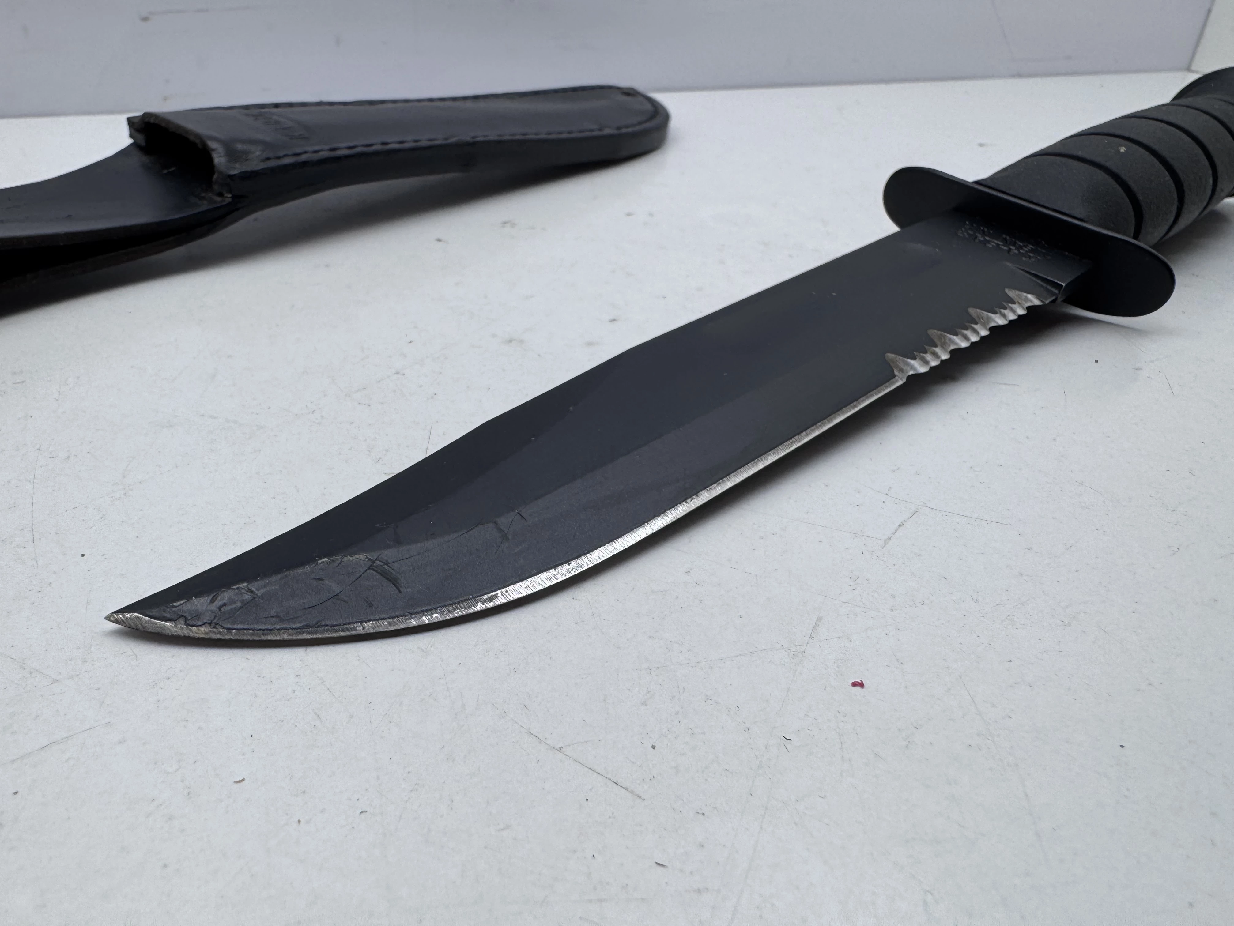 noz-taktyczny-ka-bar-1211-czarny-wojskowy-model-1211