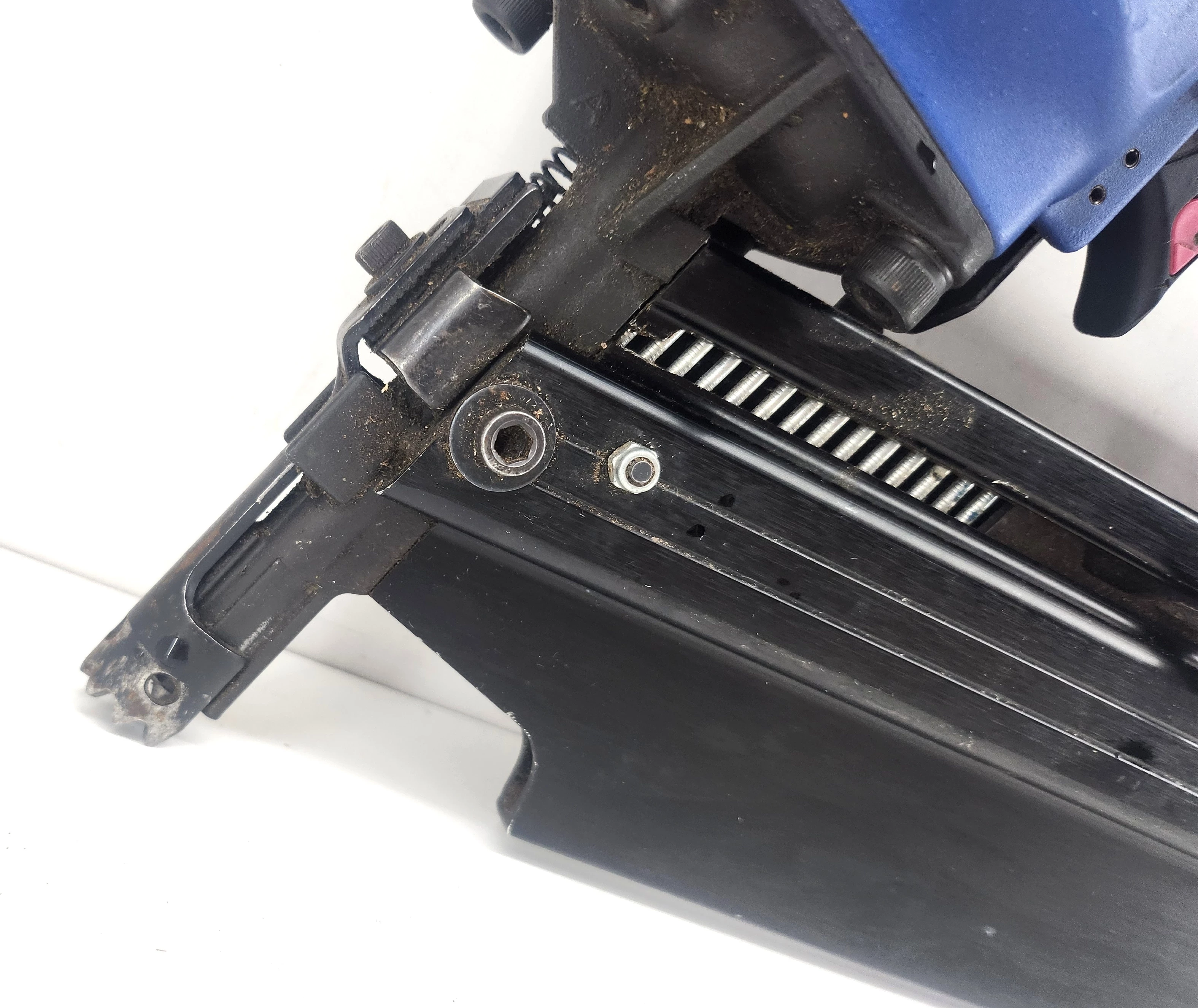 gwozdziarka-pneumatyczna-bpro-nr22100-napiecie-v-128551-4