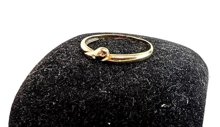 zloty-pierscionek-333-099g-r18-kamienie-221-4