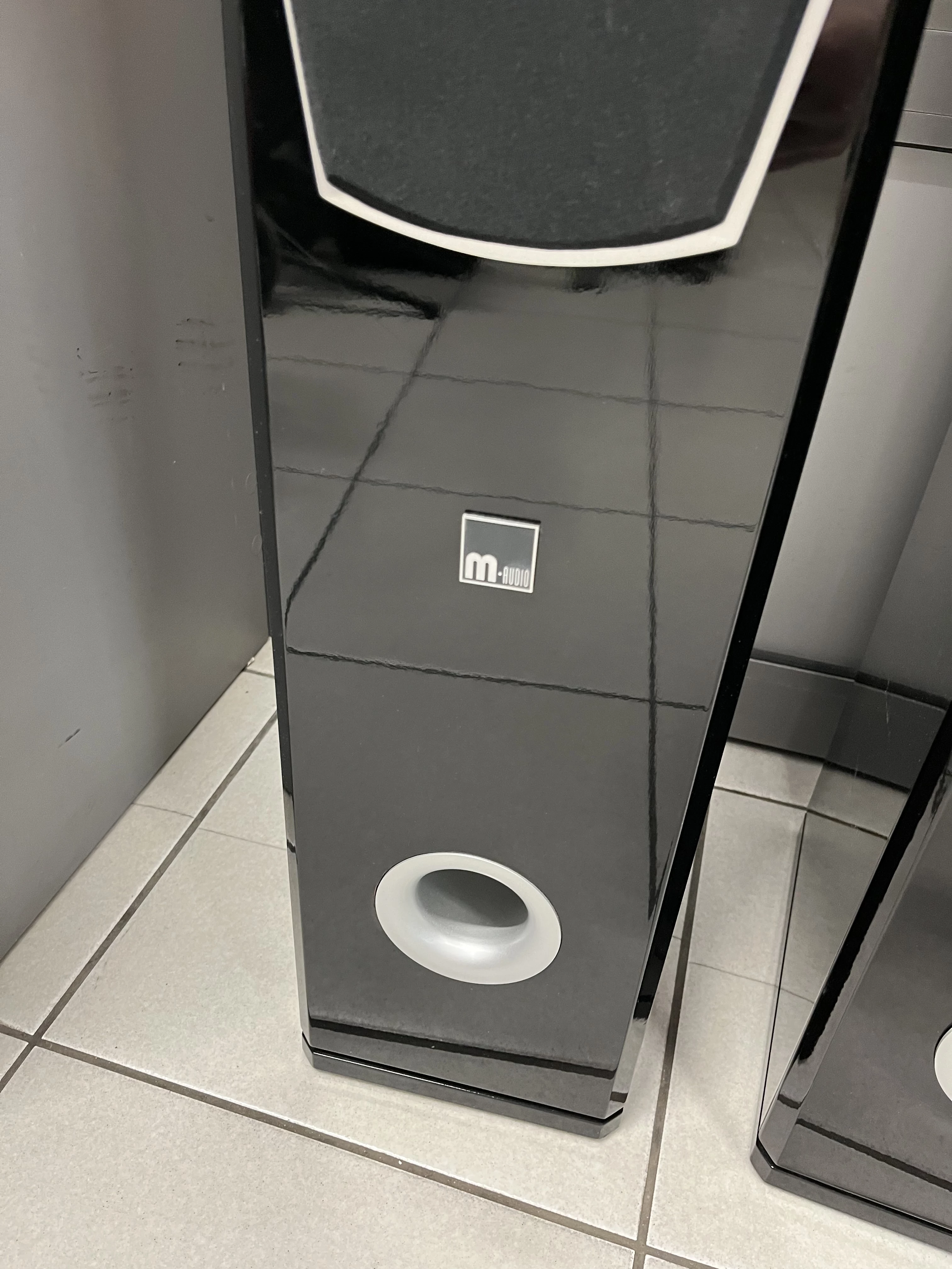 kolumny-podlogowe-m-audio-hts-501-stan-11323-2