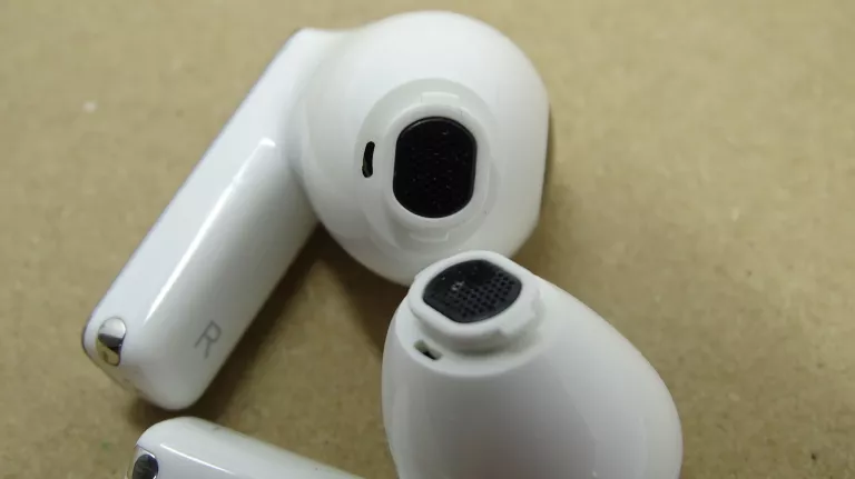 sluchawki-huawei-freebuds-pro-2-ceramic-white-t0006-komplet-kolor-dominujacy-129357-2