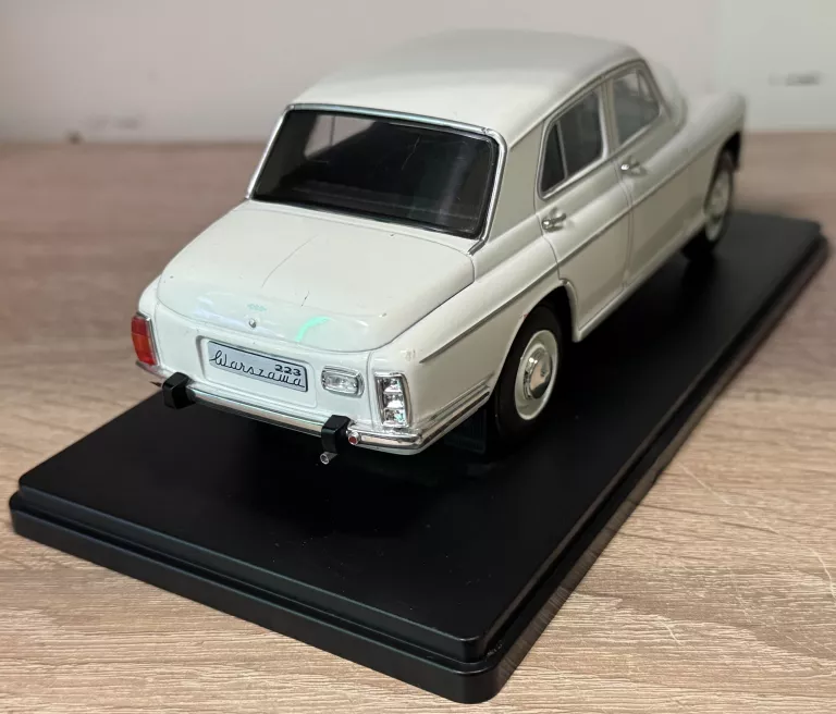 MODEL SAMOCHODU FSO WARSZAWA 223 1:24