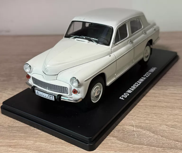 MODEL SAMOCHODU FSO WARSZAWA 223 1:24