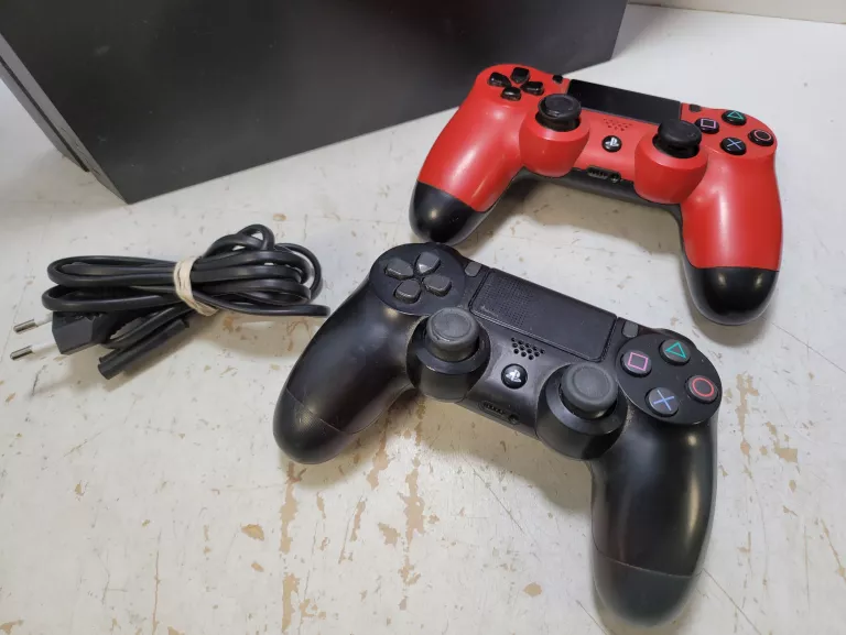 KONSOLA PS4 FAT 500GB +2 PADY +KAB ZAS