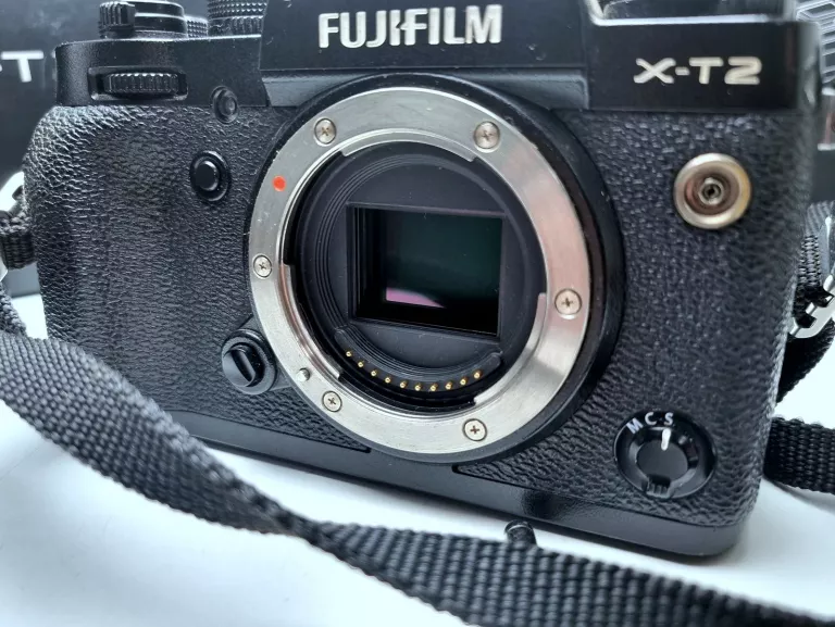 APARAT BEZLUSTERKOWY FUJIFILM X-T2 | BODY | GRIP VPB-XT2