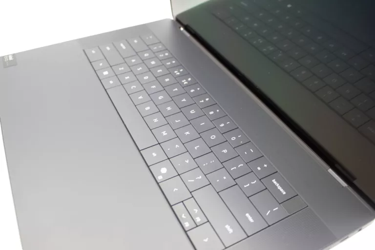 LAPTOP DELL XPS 16 9640 16.3 UHD+ULTRA 7-155H RTX4070 64GB 2TB SSD