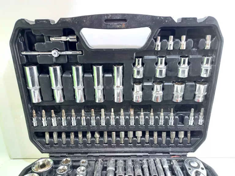 ZESTAW KLUCZY NEO TOOLS 110 EL WALIZKA