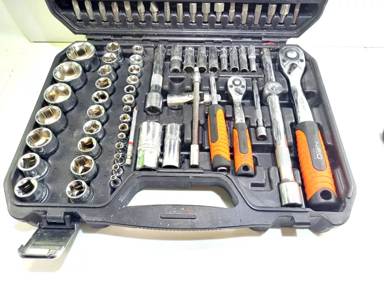 ZESTAW KLUCZY NEO TOOLS 110 EL WALIZKA