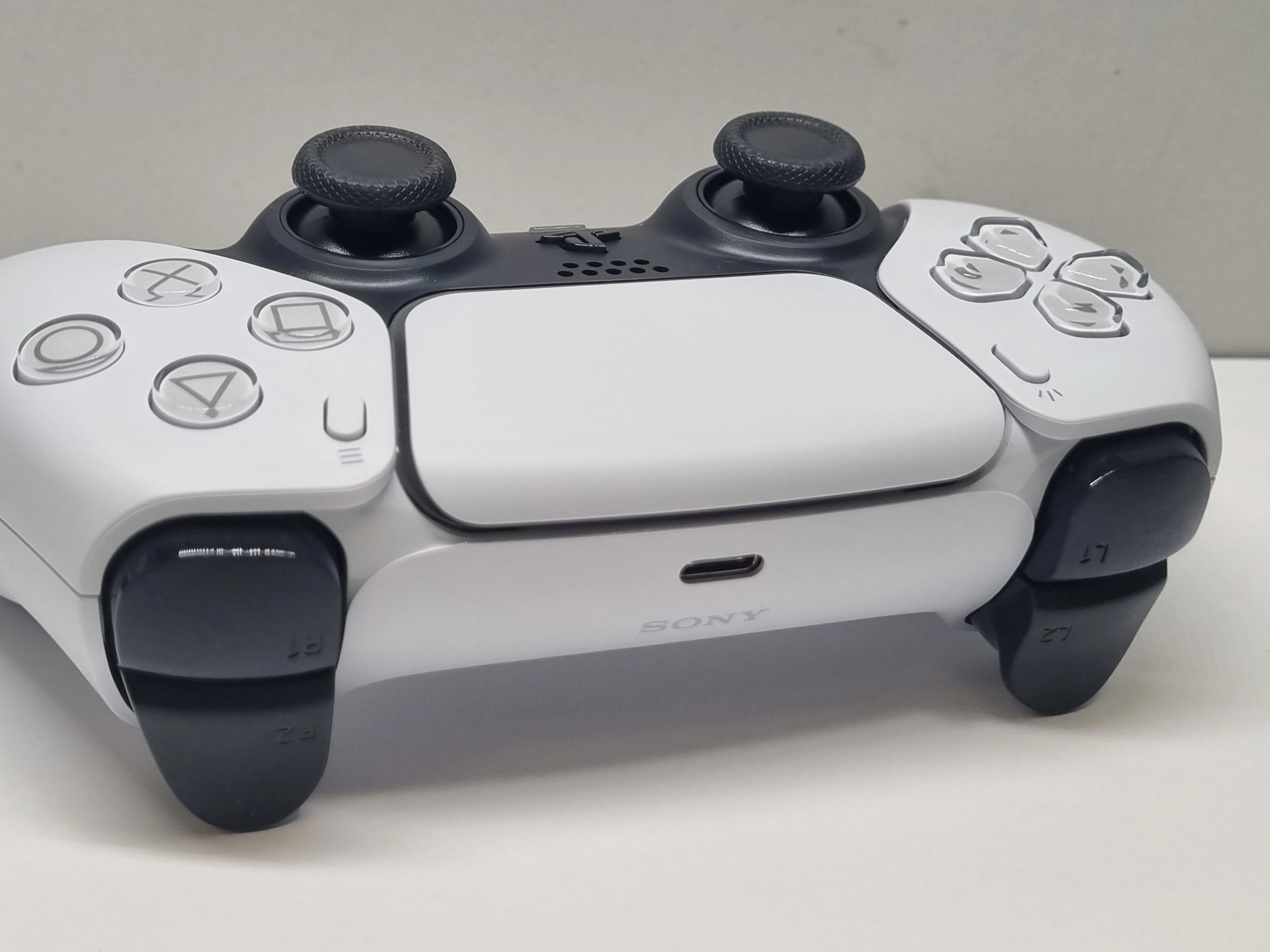 pad-bezprzewodowy-dualsense-sony-playstation-5-ean-gtin-0711719575863