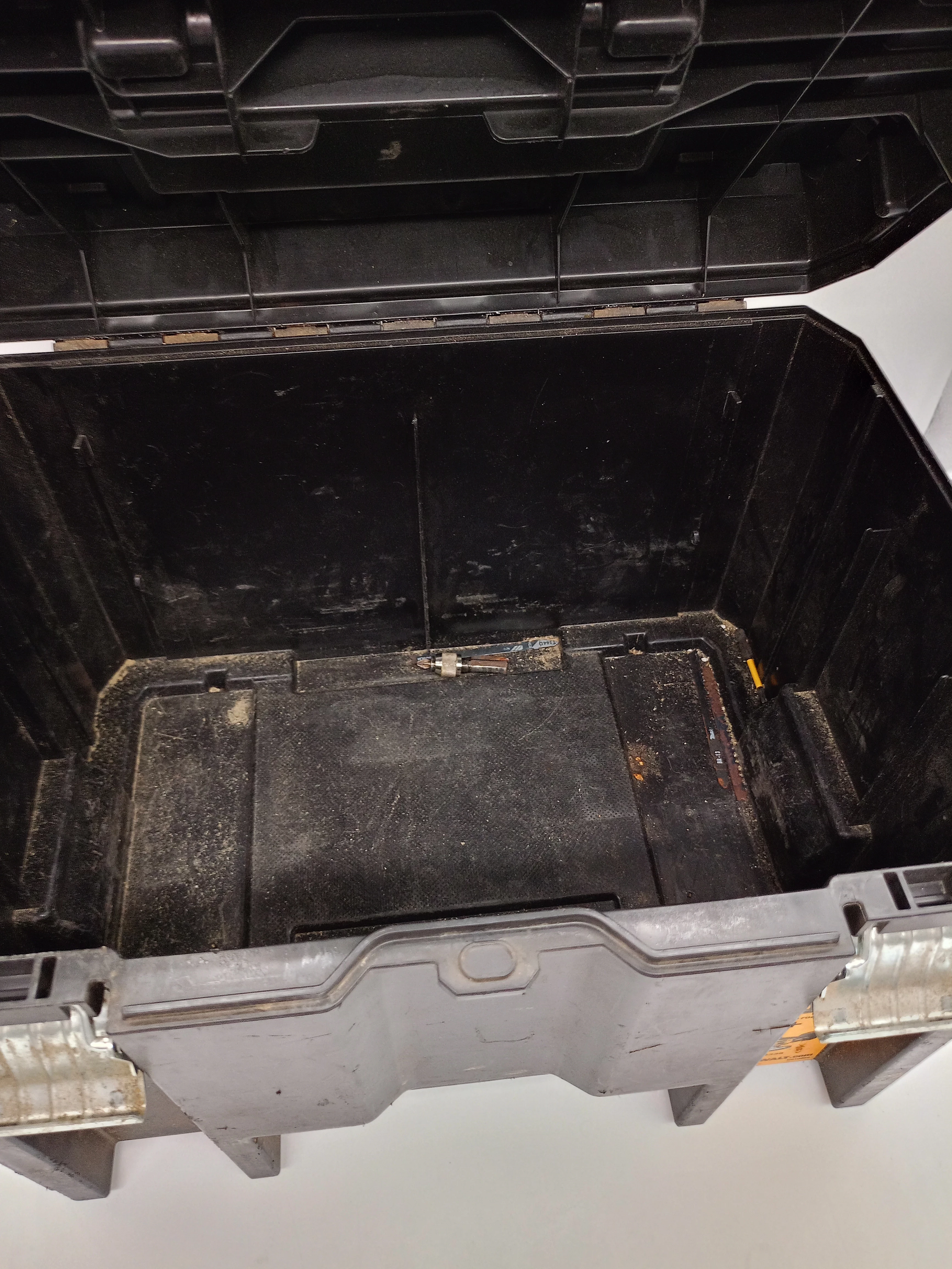 skrzynka-na-narzedzia-dewalt-ean-gtin-3253561707032