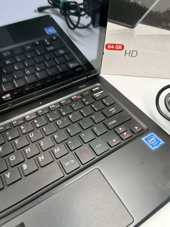 LAPTOP TECHBITE ARC 11.6 + PUDEŁKO, ZASILACZ