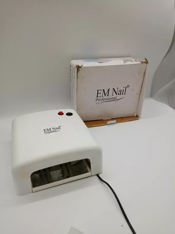 LAMPA DO PAZNOKCI EM NAIL UV/LED