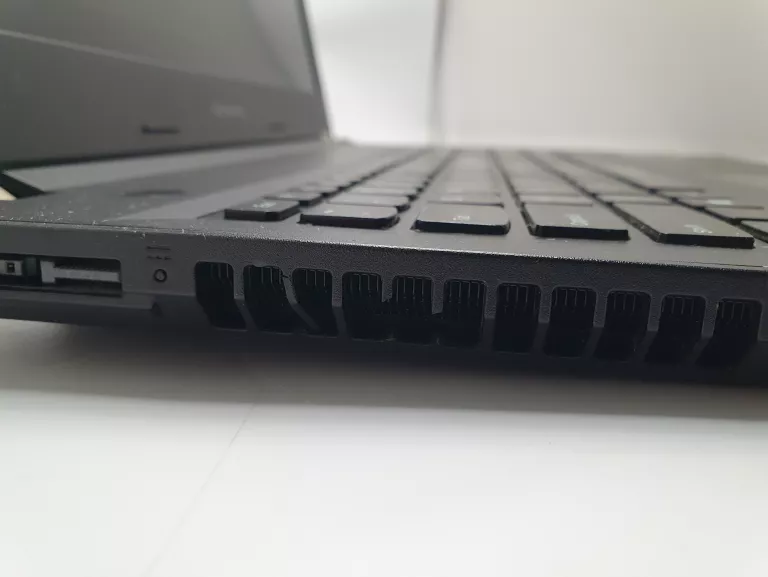LAPTOP IBM, LENOVO E50-80 15,6 " INTEL CORE I5 6 GB / 240 GB