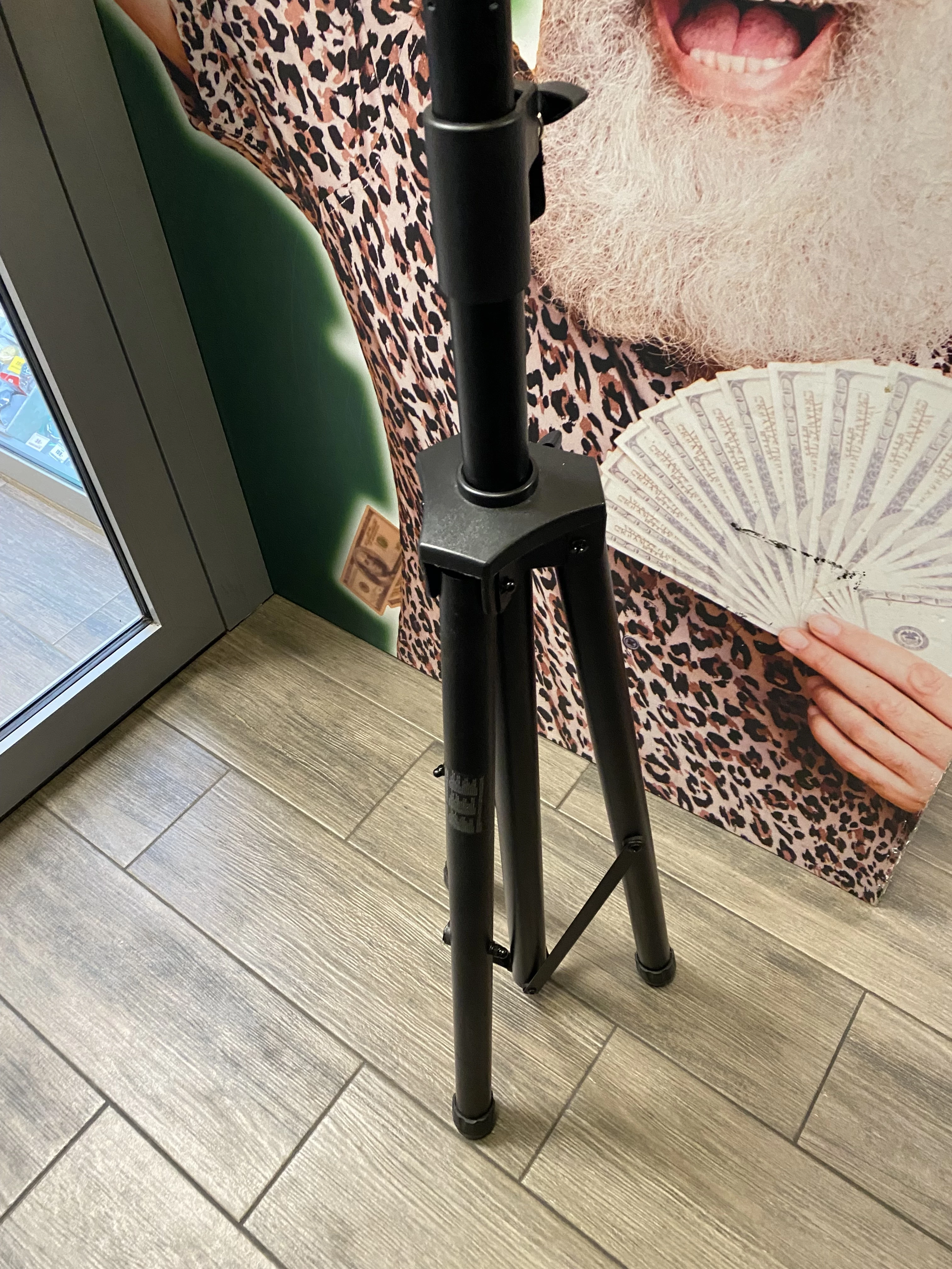 statyw-na-mikrofon-mozos-osiedle-teatralne-3u15-krakow